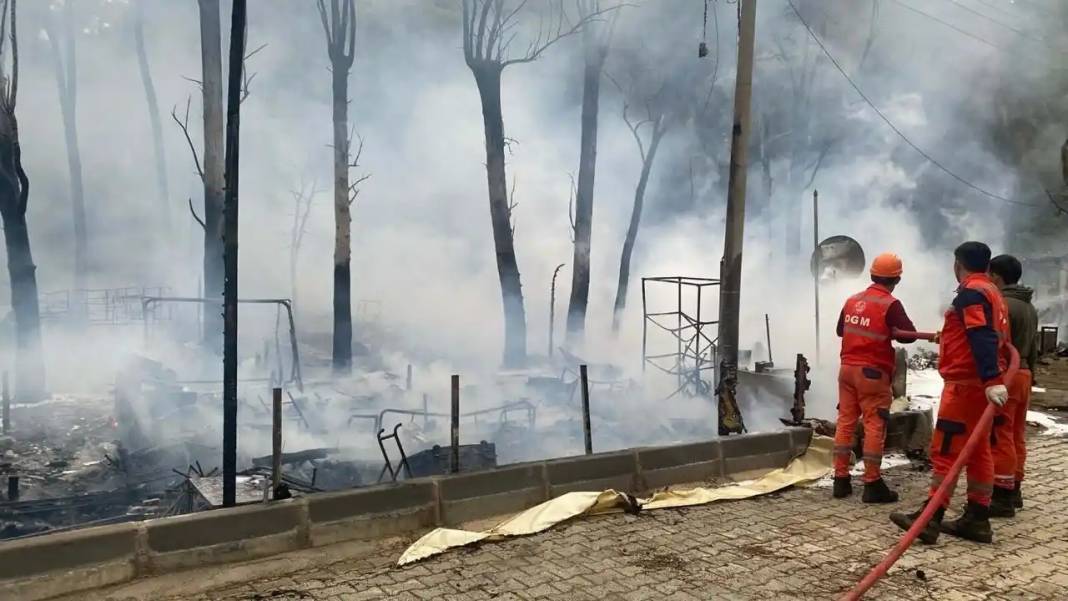 Fethiye’nin Cenneti Katrancı Koyu Alevlere Teslim Oldu: Karavanlar Küle Döndü! 1